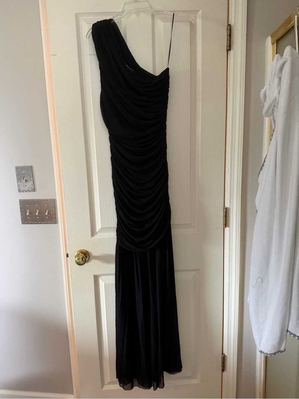 Black One-Shoulder Evening Dress